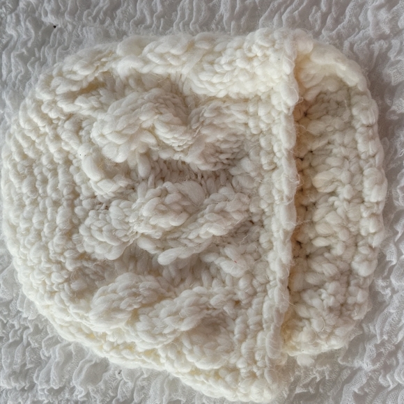 White knit hat from Spacecraft - Picture 2 of 4